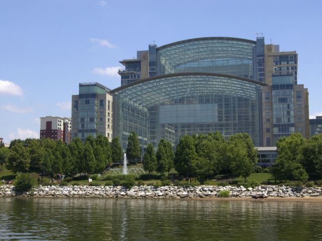 GaylordNationalResortFromRiver